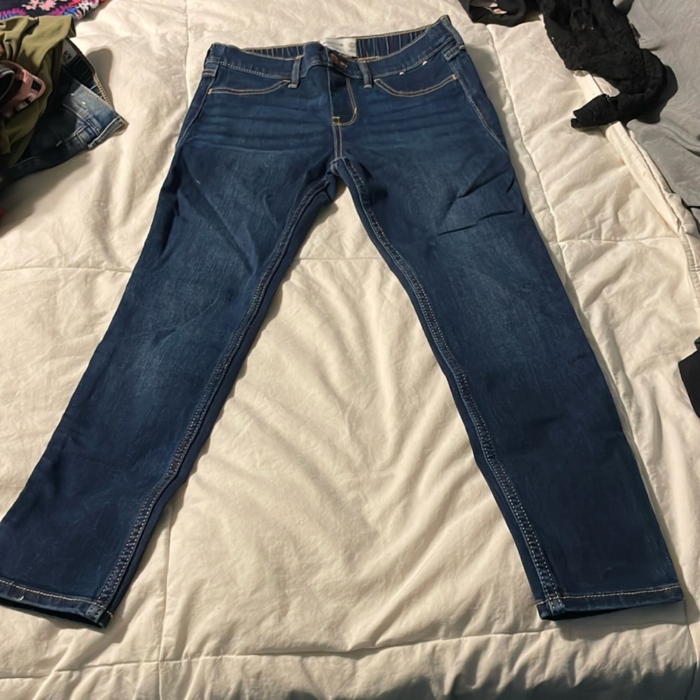 Clean no holes Abercrombie kids pull on Jegging shirt